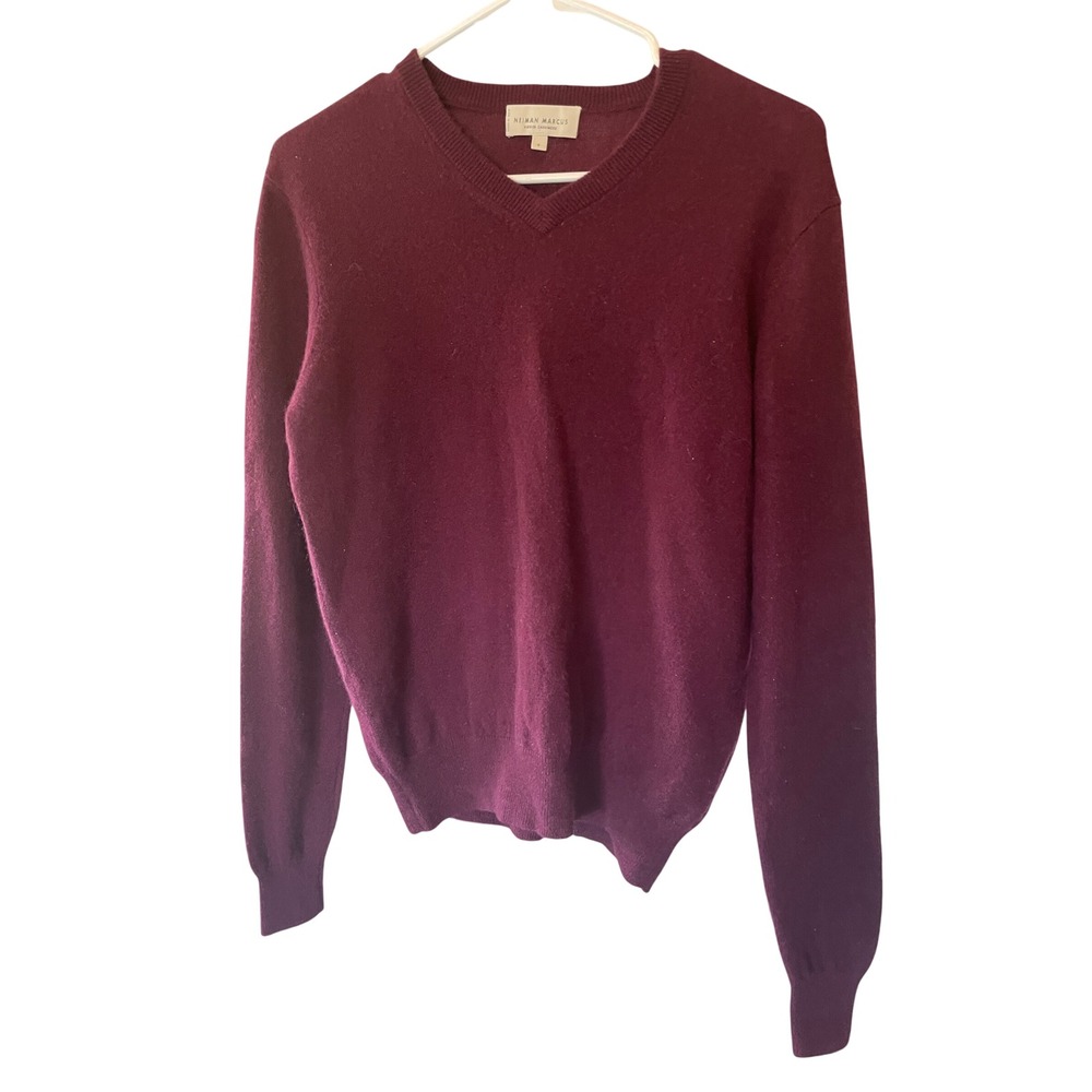 Neiman Marcus Mens Preppy Quiet Luxury Cashmere V-Neck Sweater Burgundy Small